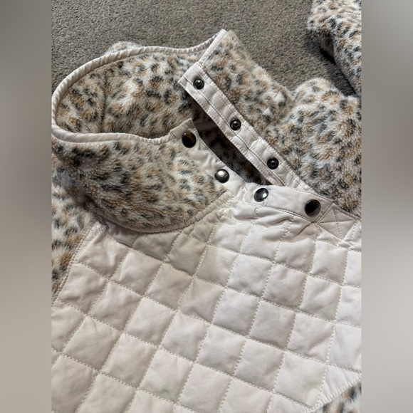 Abercrombie & Fitch Asymmetrical Snap-Up Leopard Print Fleece Size S - Picture 4 of 5